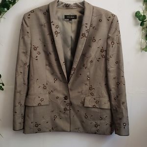 Escada Blazer.